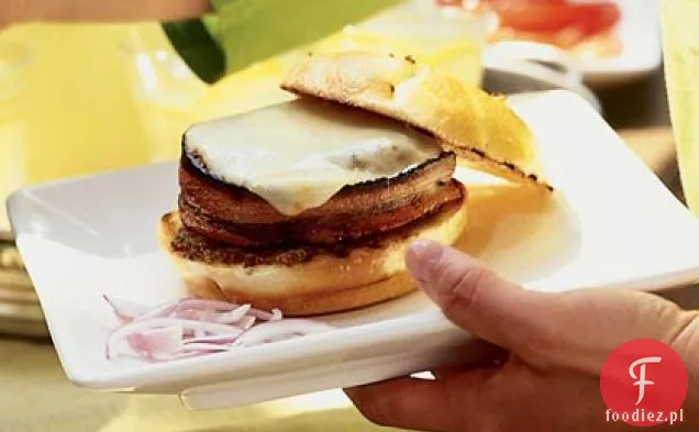 Hamburgery z wołowiną i boczkiem