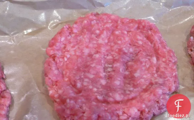 Burgery nadziewane boczkiem i cheddarem
