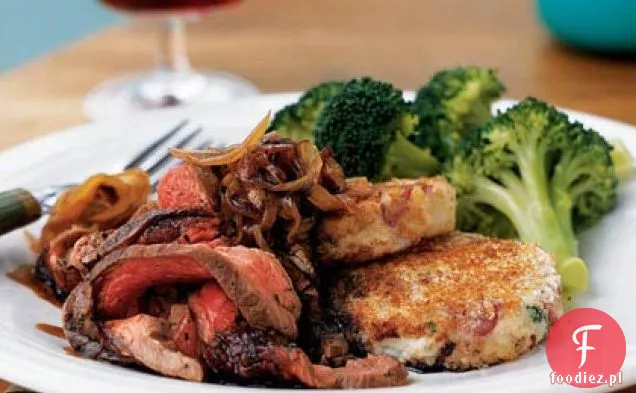 Stek z karmelizowaną cebulą i glazurą balsamiczną