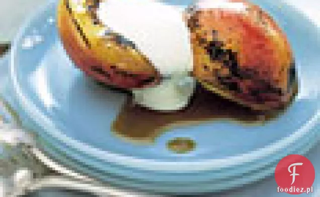 Grillowane nektaryny z miodowo-balsamiczną glazurą