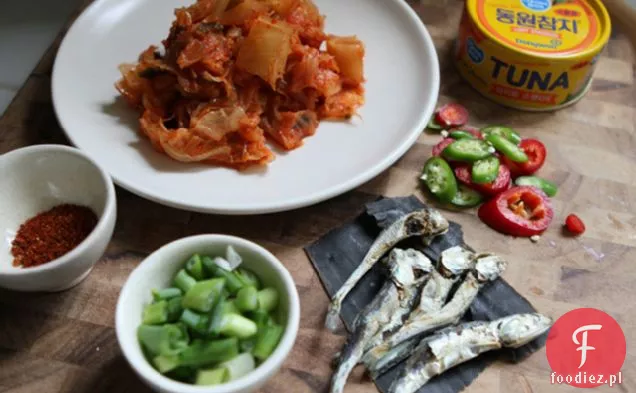 Pikantny gulasz Kimchi (kimchi Jjigae)