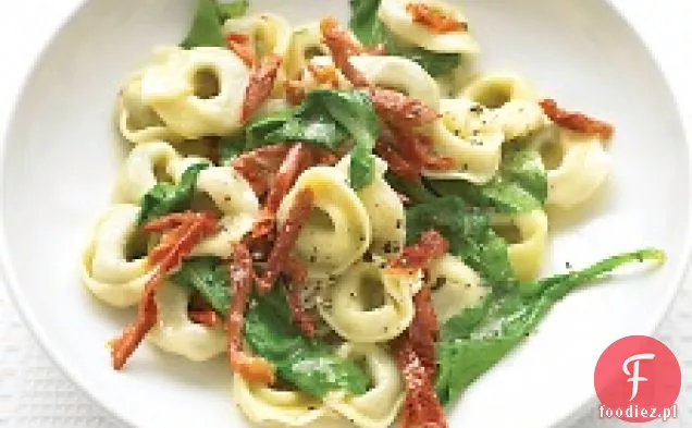 Wołowe Tortellini z rukolą i suszonymi pomidorami