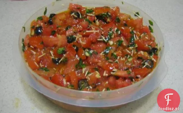 Makaron Z Sosem Pomidorowo-Bazyliowym