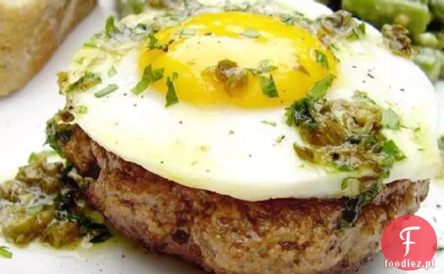 Steak Hache Avec oeufs A Cheval (hamburgery w / jajka na koniu