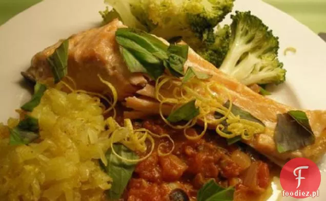 Grillowany Łosoś Z Sycylijskim Sosem Pomidorowym