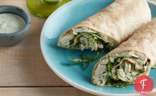 Rolowana kanapka z kurczakiem z rukolą i pietruszką Aioli