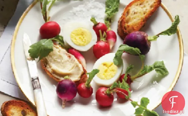 Jajka ugotowane na twardo z rzodkiewką i Sardelą-maślane Crostini