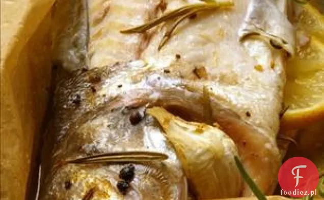Loup De mer En Papillote (pieczony okoń morski zawinięty w papier)