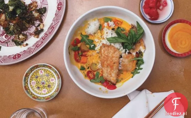 Bass z Herbed ryżu i kokosowo-warzyw Chowder