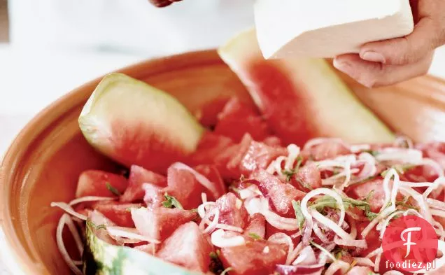 Sałatka z arbuza i rukoli z orzechami włoskimi