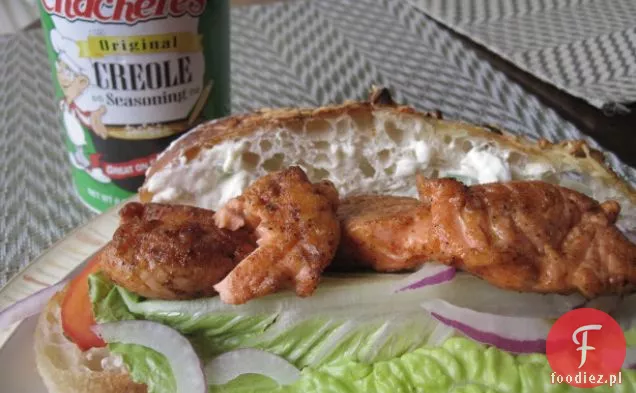 Kanapka z łososiem Cajun z kozim serem i cytrynowym majonezem