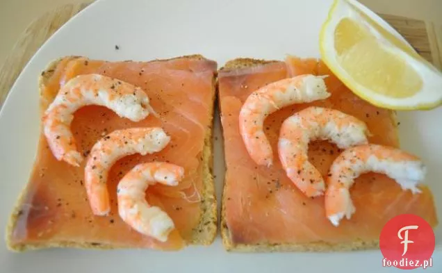 Kanapka Z Łososiem Wędzonym (Laks Smørrebrød