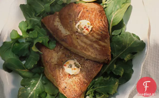 Steki z tuńczyka zapiekane z masłem kaparowym