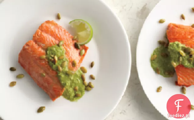 Łosoś zapiekany z pestkami dyni-pesto z kolendry