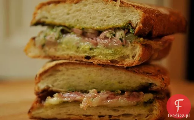 Prosciutto I Fontina Panini Z Pesto Z Rukoli