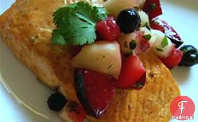 Curry łosoś z letnimi owocami Chutney