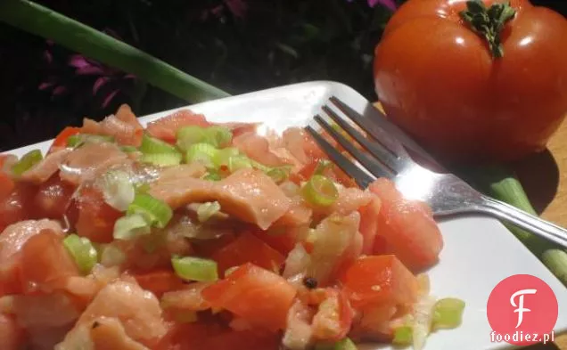 Solona Sałatka z łososia i pomidorów z cebulą (Aka Lomi Lomi Salmon