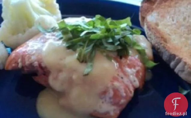 Grillowany łosoś z bazylią i sosem holenderskim