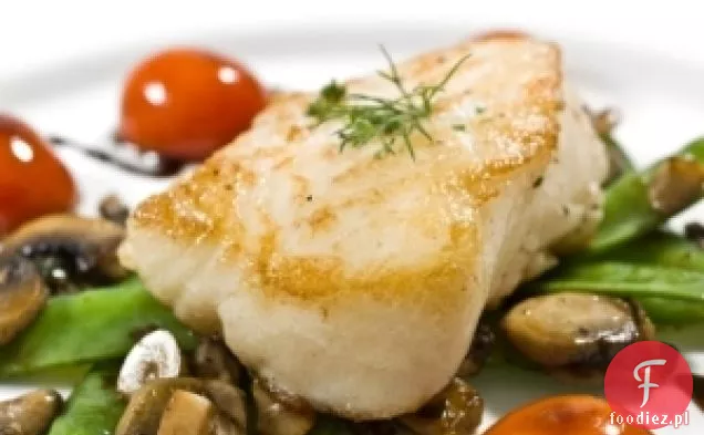 Okoń Morski Z Sosem Śródziemnomorskim