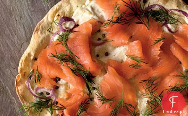 Pizza Z Łososia Wędzonego Na Cienkim Cieście