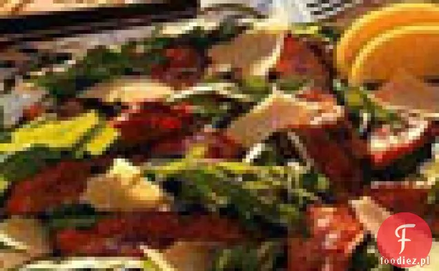 Grillowany stek z rukolą i ogolonym parmezanem