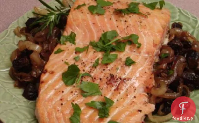 Pieczony łosoś z karmelizowaną cebulą i figami