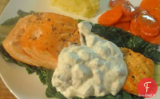 Grillowany Łosoś Z Pikantnym Sosem Ogórkowym