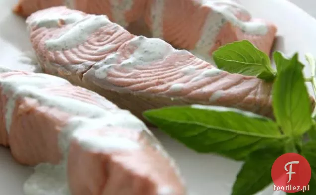 Imbir gotowany łosoś z kremem z bazylii limonkowej