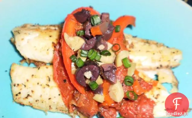 Pieczony Czerwony Lucjan w sosie koperkowym