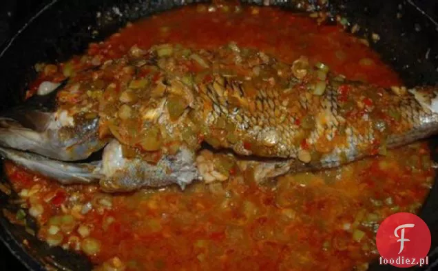 Cały czerwony Lucjan w sosie Szechuan