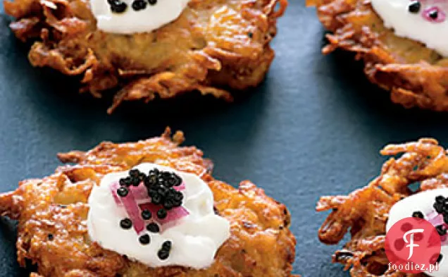 Amerykański kawior z chrupiącymi naleśnikami ziemniaczanymi Yukon Gold