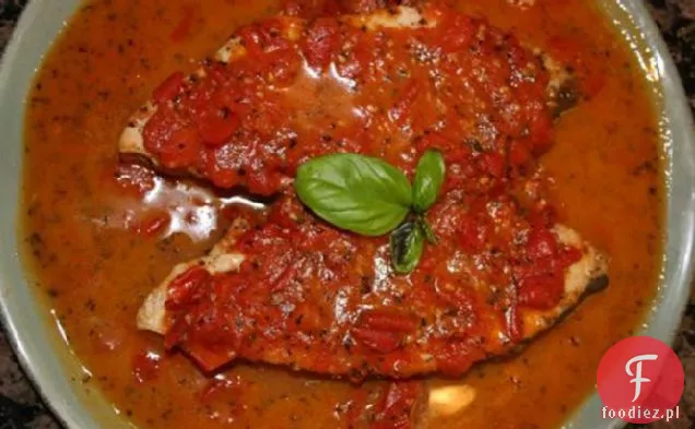 Steki z miecznika w sosie pomidorowo-bazyliowym