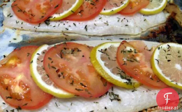 Elegancka pieczona ryba z pomidorem i cytryną