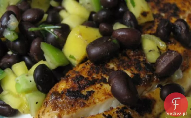 Przyprawiona Tilapia Z Salsą Z Czarnej Fasoli Mango