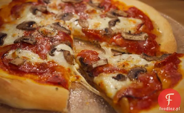 Przepis Na Pizzę Z Boczkiem I Świeżą Mozzarellą