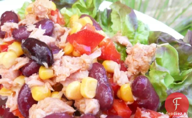 Sałatka z tuńczyka, fasoli i kukurydzy cukrowej