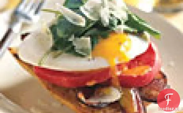 Kanapki z bekonem i jajkiem z rukolą