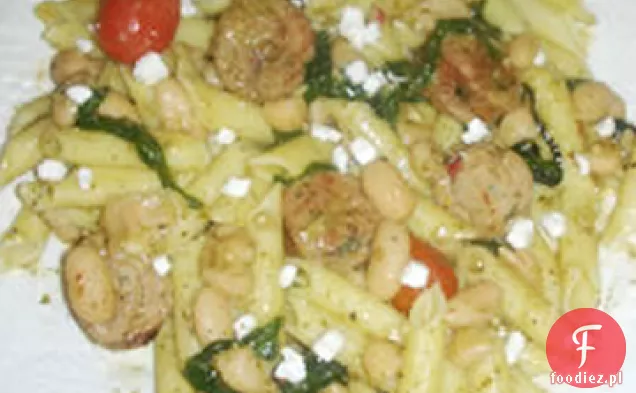 Penne z pikantną kiełbasą z kurczaka, fasolą i zielenią
