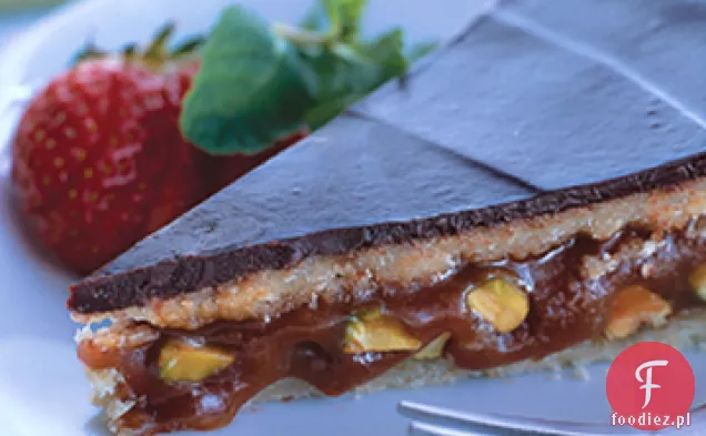 Karmelowo-pistacjowy tort z chałwą i gorzką czekoladą