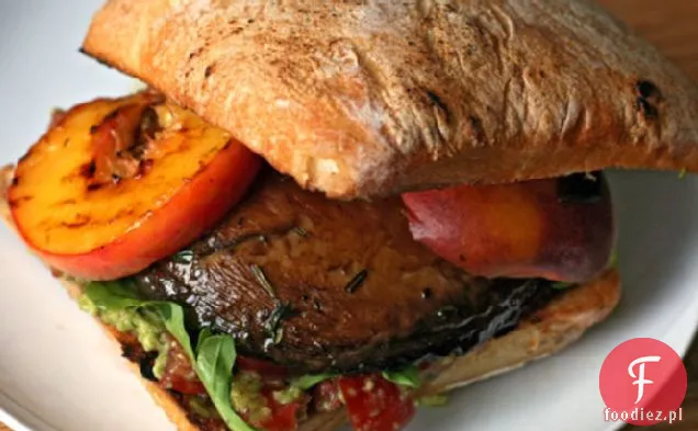 Kolacja: grillowane Portobello i kanapka z brzoskwiniami
