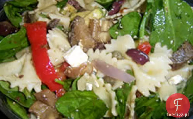 Grecka sałatka makaronowa z pieczonymi warzywami i fetą