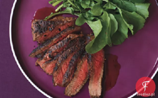 Stek z mieszanym pieprzem i polewą z granatu