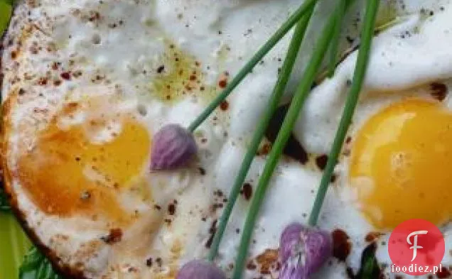 Balsamiczne Jajka Sadzone Z Zwiędłą Zielenią (W Mniej Niż 10 Minut)