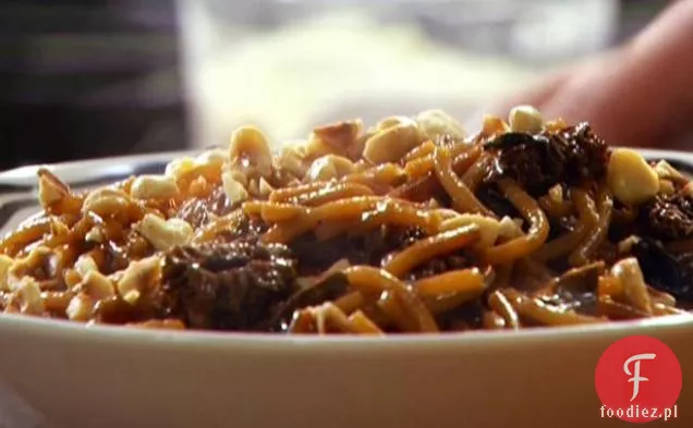 Risotto Spaghetti łamane z dzikimi grzybami z rukolą i orzechami laskowymi