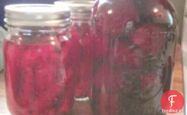 Sałatka Ze Szparagów, Marynowanych Buraków I Sera Pleśniowego