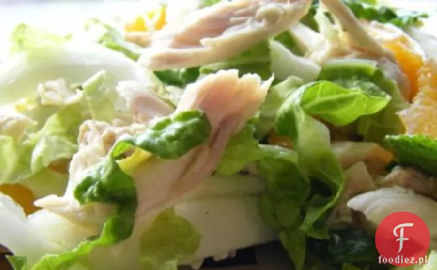 Sałatka z kurczakiem i brzoskwiniami