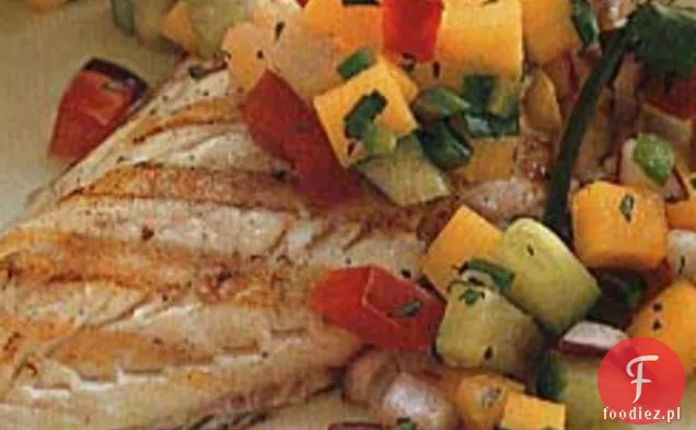 Grillowany okoń morski z tropikalną salsą