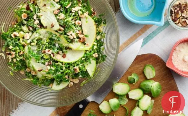 Ogolona brukselka i kapusta z Pecorino i prażonymi orzechami laskowymi