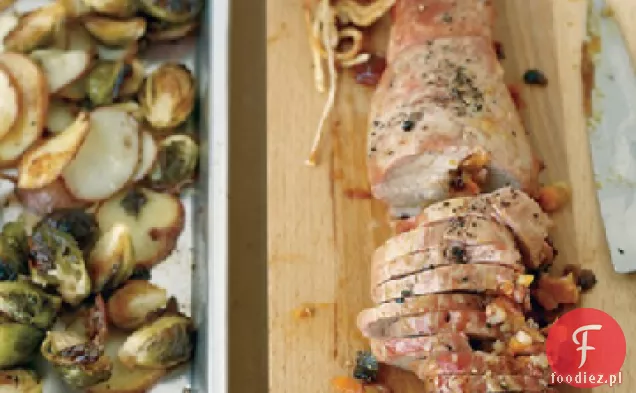 Wieprzowina faszerowana morelami z ziemniakami i brukselką