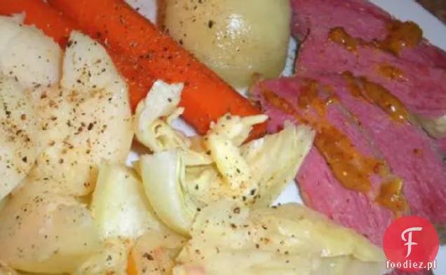 Peklowana wołowina w piwie (garnek Crock)